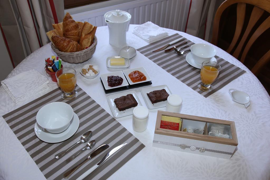 Manoir Le Mesnil Bed & Breakfast Saint-Martin-aux-Chartrains Exterior foto