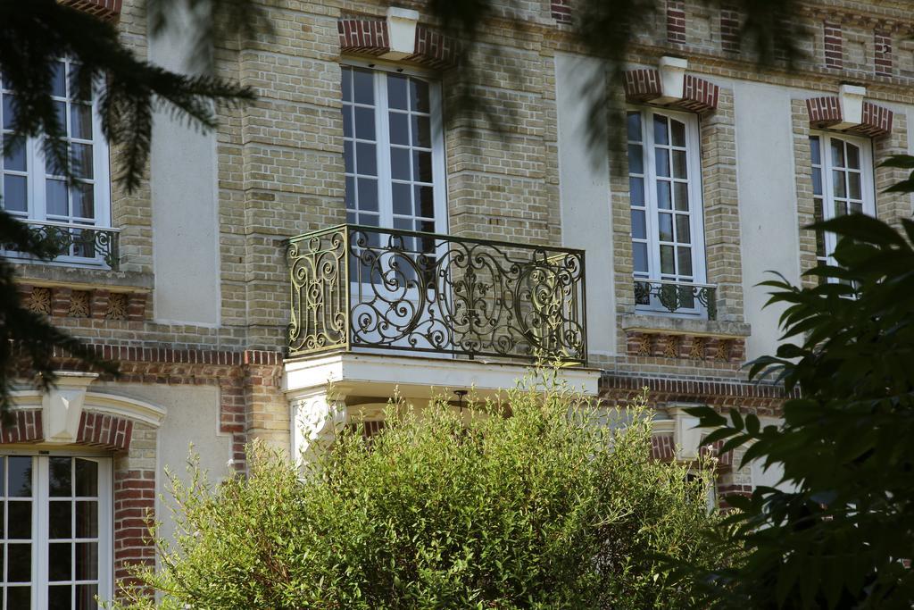 Manoir Le Mesnil Bed & Breakfast Saint-Martin-aux-Chartrains Exterior foto