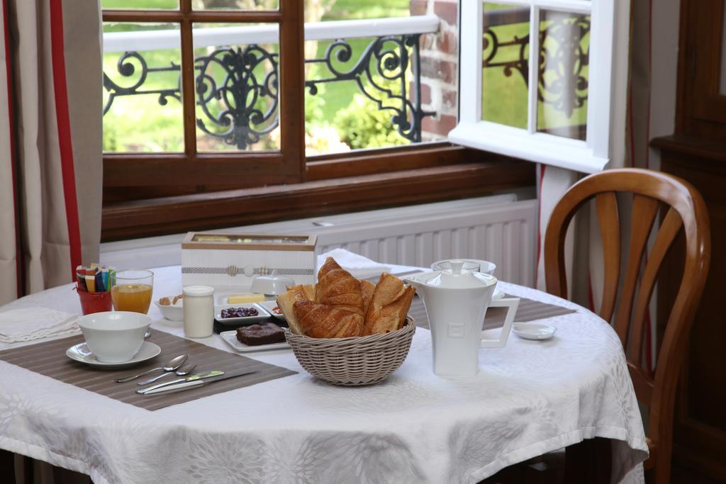 Manoir Le Mesnil Bed & Breakfast Saint-Martin-aux-Chartrains Exterior foto