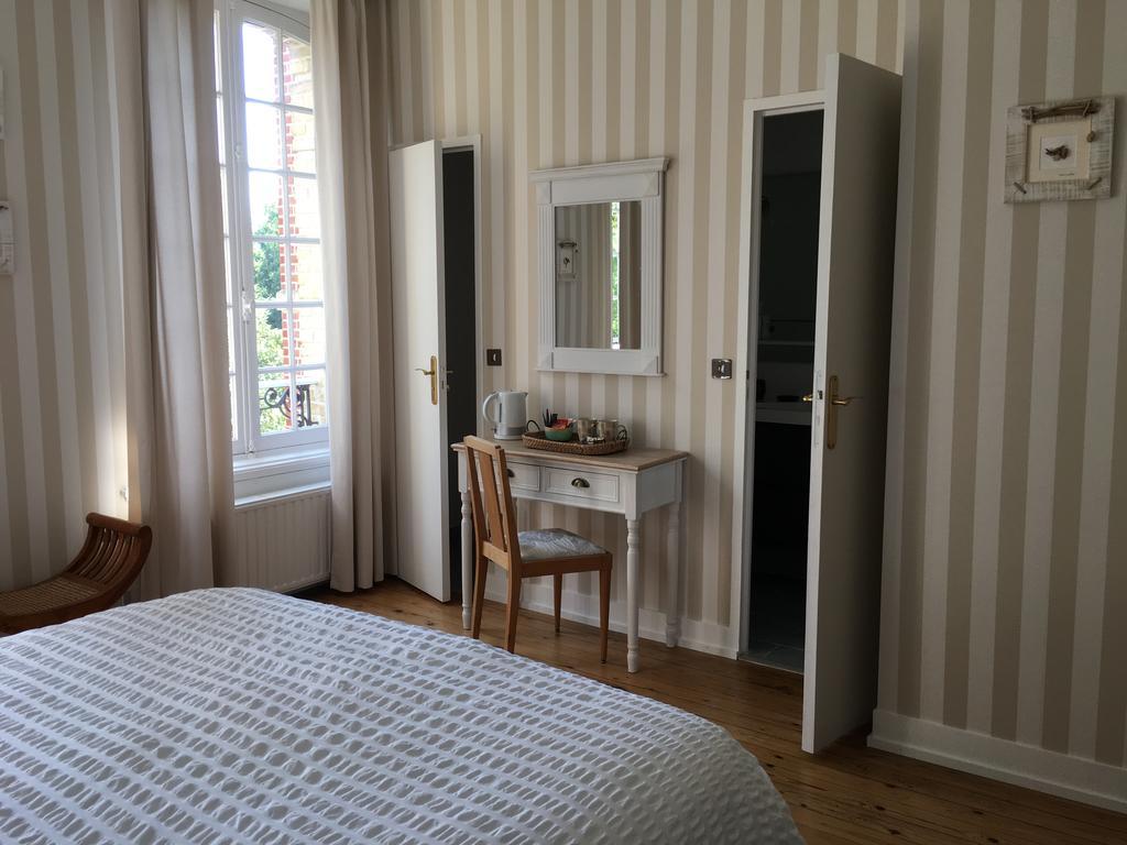 Manoir Le Mesnil Bed & Breakfast Saint-Martin-aux-Chartrains Exterior foto